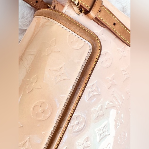 Authentic Louis Vuitton Vernis Biscayne Bay GM in excellent condition w/ addons - Picture 13 of 16